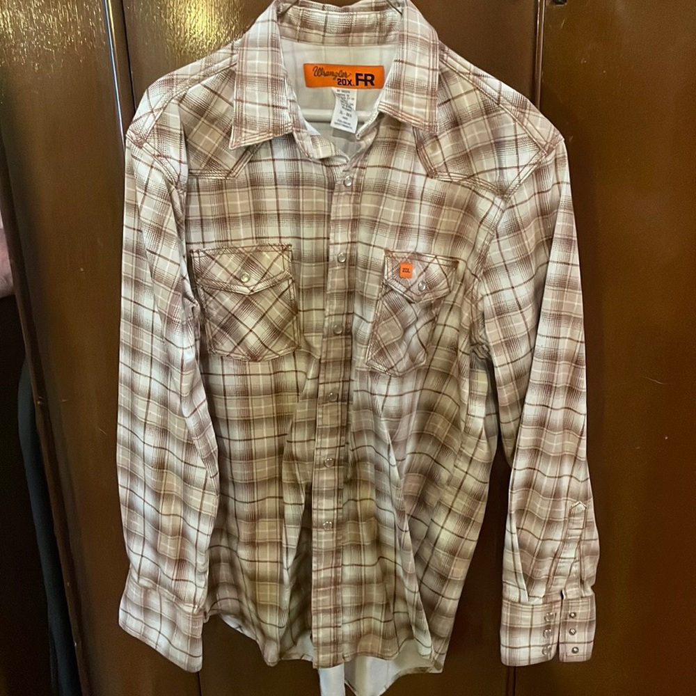 EUC Men’s Wrangler 20X FR Pearl snap dress shirt